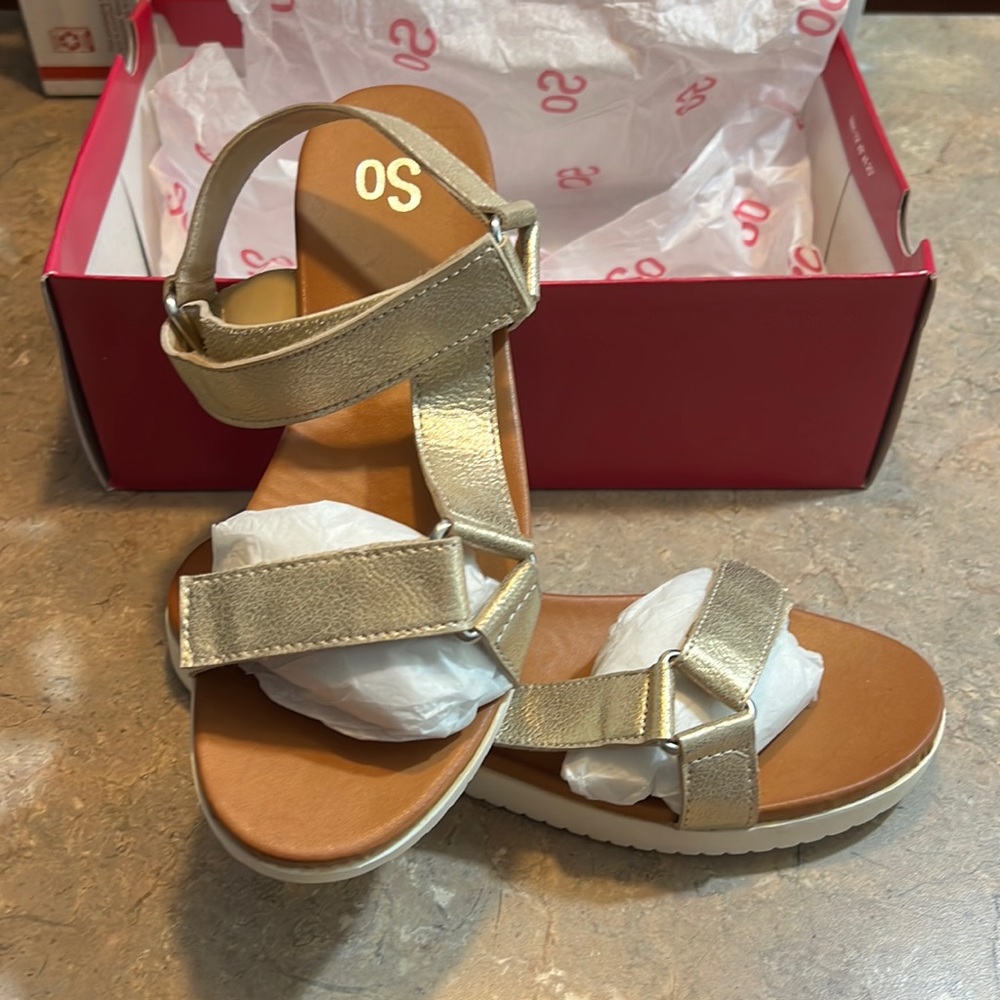 NIB women’s T-Bar Sandal, size 8